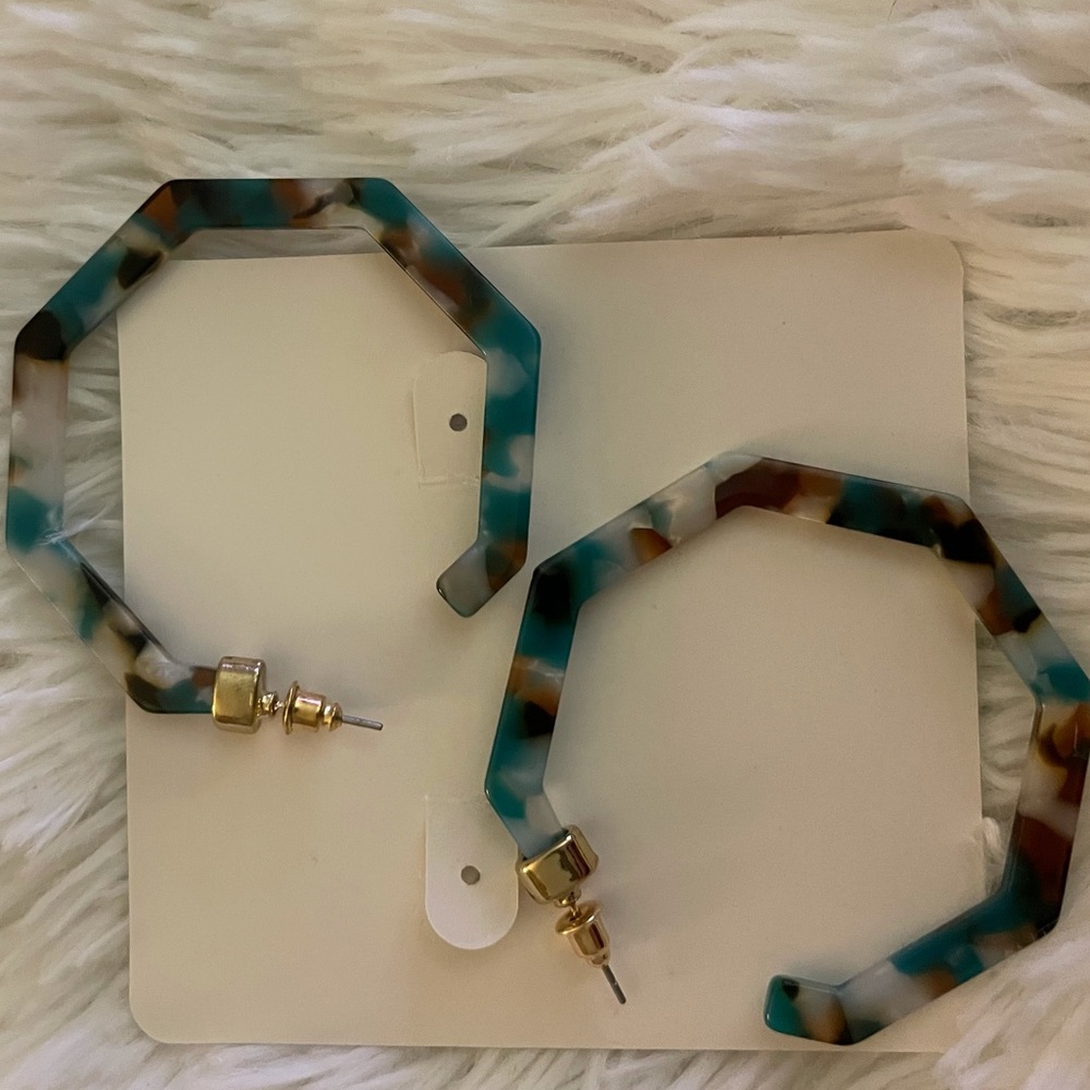 Polygon resin hoop earrings